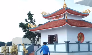 Công trình tâm linh bề thế hình thành trên đất khu công nghiệp