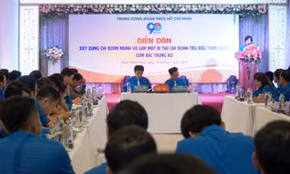 Quang cảnh diễn đàn.