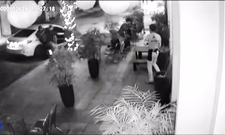 Hiện trường vụ truy sát kinh hoàng (ảnh chụp lại từ camera an ninh)