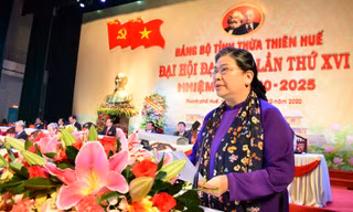 Phó Chủ tịch Thường trực Quốc hội Tòng Thị Phóng phát biểu chỉ đạo đại hội.