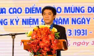 Anh Trần Gia Công, Ủy viên Thường vụ Trung ương Đoàn, Bí thư Tỉnh Đoàn TT-Huế phát động đợt thi đua cao điểm.