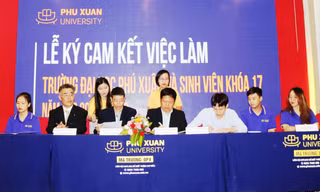 Ký cam kết giới thiệu và đảm bảo việc làm cho sinh viên Đại học Phú Xuân Huế