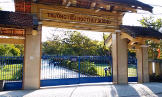 Lãnh đạo Trường Tiểu học Thủy Dương cho biết, luôn tạo điều kiện cho cô H.M với lý do xin nghỉ dạy chính đáng và bảo đảm thủ tục theo quy định