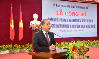 Chủ tịch UBND tỉnh Phan Ngọc Thọ phát biểu chúc mừng các tân lãnh đạo sỏ, ngành