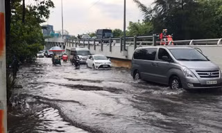 Người dân Sài Gòn nói gì khi nâng đường Nguyễn Hữu Cảnh để chống ngập? 
