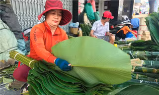 Chợ lá dong 'độc nhất' Sài Gòn nhộn nhịp ngày giáp Tết