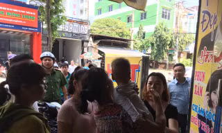 Giải cứu hai bà cháu mắc kẹt trong thang máy ở Sài Gòn