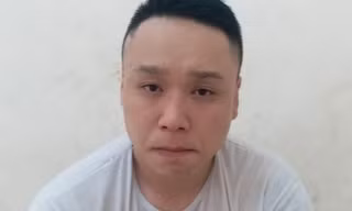 Tạ Khắc Huy tại công an.