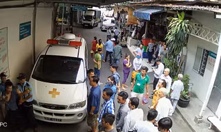 Hình ảnh đánh lộn giữa bảo vệ và tài xế xe cứu thương được camera ghi lại.