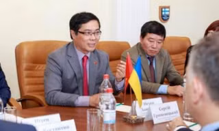 Đại sứ Việt Nam tại Ukraine Nguyễn Hồng Thạch. (Ảnh: FB)