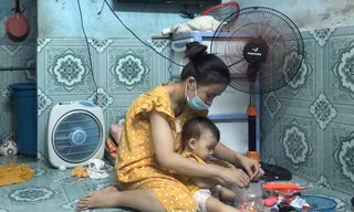 Dịch bệnh, nhiều nữ công nhân thất nghiệp khiến cuộc sống thêm khó khăn 