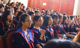 Bắt bệnh không trung thực trong giáo dục: 'Bốc thuốc'