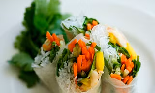 Gỏi cuốn Việt đình đám ở Úc