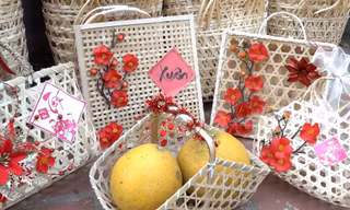 Người làng nghề đan giỏ quà chạy đua với Tết