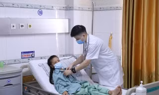Một bệnh nhi bị lõm lồng ngực bẩm sinh được phẫu thuật thành công. Ảnh: BS cung cấp