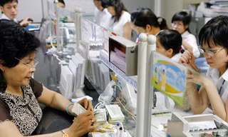 Nợ xấu ai mua? Ảnh: Hồng Vĩnh