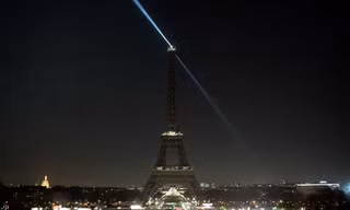 Tháp Eiffel được tắt đèn tối ngày 15/12