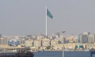 Arab Saudi đổi lịch để cắt giảm thâm hụt ngân sách