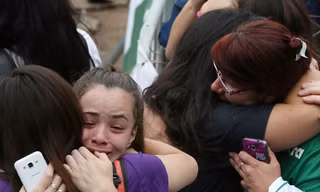 Người hâm mộ Chapecoense tiếc thương cho thành viên của đội bóng con cưng tử nạn trong vụ rơi máy bay hôm 28/11.