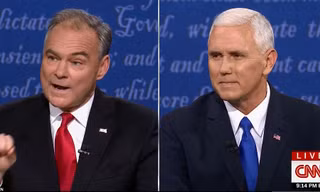 Ứng viên Tim Kaine của đảng Dân chủ (trái) và đối thủ Mike Pence của đảng Cộng hòa