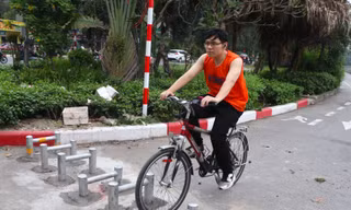 Hà Nội thay mới hàng loạt rào chắn trên đường dành riêng cho xe đạp 