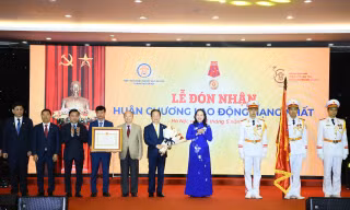 Hiệp hội Doanh nghiệp nhỏ và vừa Hà Nội nhận Huân chương Lao động Hạng Nhất