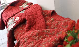 Áo chần bông mang Tết xuống phố