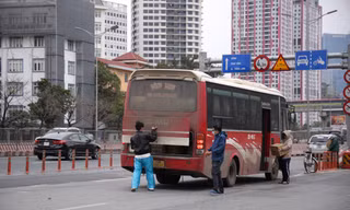 Xe dù, bến cóc hoành hành dịp Tết ở Hà Nội
