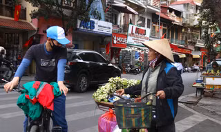 Hoa bưởi đầu mùa nửa triệu đồng/kg nhưng vẫn đắt khách