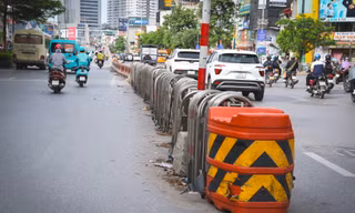 Nhếch nhác những dải phân cách mềm ở Hà Nội