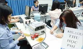 Hà Nội tạm dừng thu học phí không dùng tiền mặt