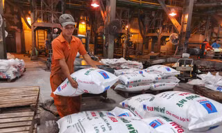 Nhiều DN sản xuất phân bón khó khăn do cạnh tranh và chịu tác động của thương chiến Mỹ - Trung Quốc. Ảnh: Thanh Thúy 