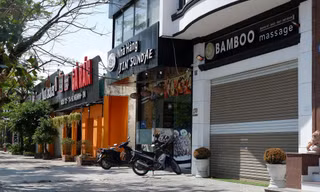 Nhiều khu phố phục vụ khách du lịch ở Đà Nẵng vốn sôi động nay vắng hoe 