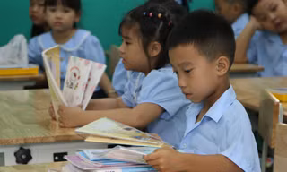 Ðể triển khai đổi mới Chương trình giáo dục phổ thông, tháng 1/2017, Bộ GD&ÐT khởi động dự án vay Ngân hàng Thế giới 77 triệu USD. (Ảnh mang tính minh hoạ. Ảnh: Hồng Vĩnh) 