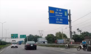 Lưu lượng cao tốc Hà Nội - Bắc Giang gần như đã mãn tải, thường xuyên ùn ứ. Ảnh: Sỹ Lực