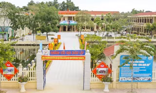 Sáng 16/11, trường Tiểu học Xuân Lập đón nhận danh hiệu trường đạt chuẩn Quốc gia mức độ 2