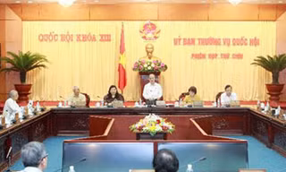 Tháng 8, chất vấn về nợ xấu ngân hàng