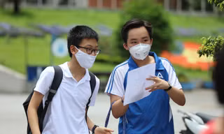 Thí sinh dự thi vào lớp 10 tại Hà Nội. Ảnh: Như Ý