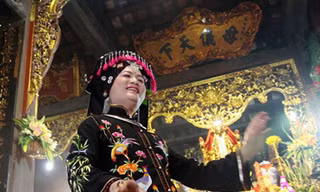Chùm ảnh: liên hoan nghi lễ Chầu Văn tại Phủ Dầy