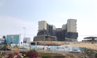 Khu Bãi Dài (Cam Ranh, Khánh Hòa) với 41 dự án bám dọc bờ biển, trong đó có nhiều dự án chưa được cấp phép và chậm tiến độ