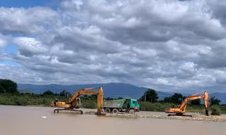 Ninh Thuận tạm dừng khai thác cát trên sông Dinh
