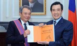 Lý An nhận huy chương danh dự 'Ngôi sao sáng chói'