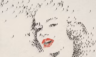 Hàng nghìn người 'vẽ' chân dung của Marilyn Monroe