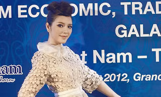 Lý Nhã Kỳ khoe eo thon phủ nhận tin đồn có bầu