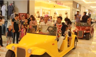 Xuân Bắc dẫn đoàn ‘Cầu thủ tí hon’ khám phá Vincom Mega Mall Royal City