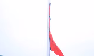 Cờ rủ được treo tại Quảng trường Ba Đình. Ảnh minh họa: PHI HÙNG