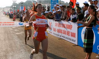 Khoảnh khắc trên đường chạy