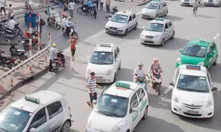 Giá xăng dầu giảm hơn 20%: Doanh nghiệp vận tải cần sòng phẳng 