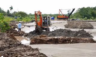 Cao tốc miền Tây 'lụt' tiến độ vì 'đói' cát - Bài 2: Cát khan hiếm, đội giá