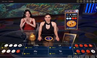 Không còn cảnh chơi với máy, Kubet Casino sử dụng các nữ dealer xinh đẹp 